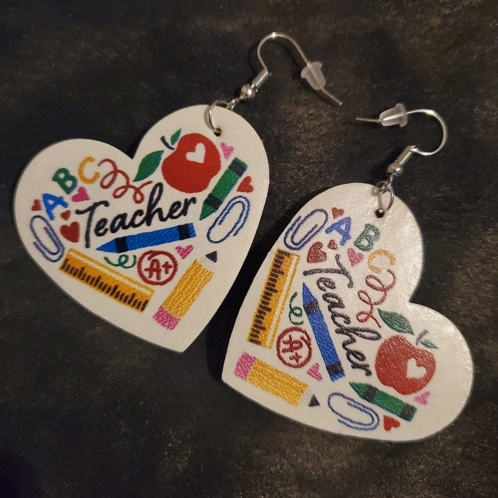 - 🍎TEACHER VEGAN HEART SHAPED WIRED PV LEATHER  EARRINGS 🍎